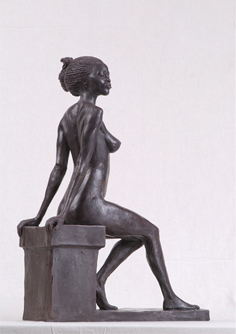 Скульптура "Сидящая"